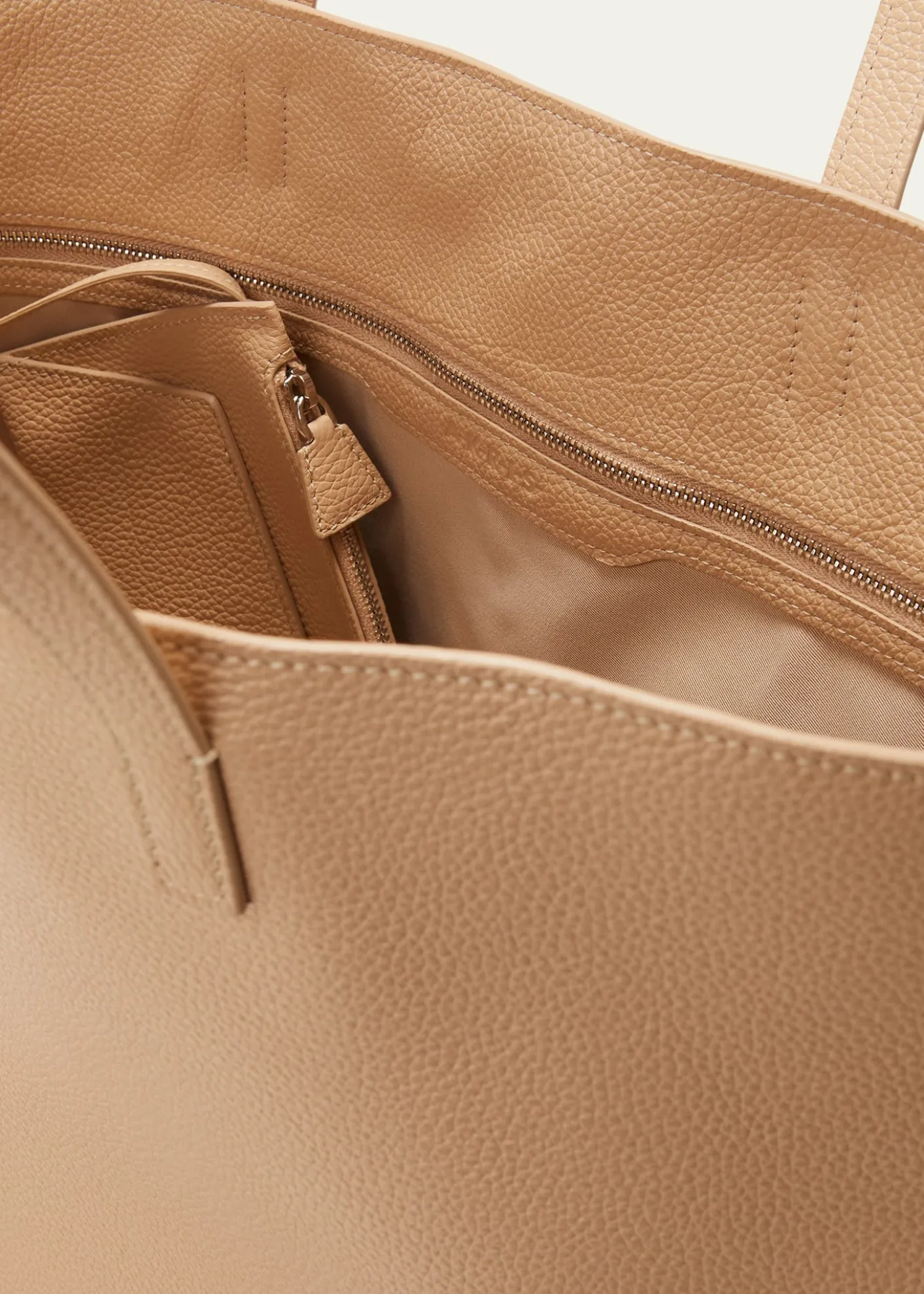AkrisAi Medium Soft Leather Shoulder Bag