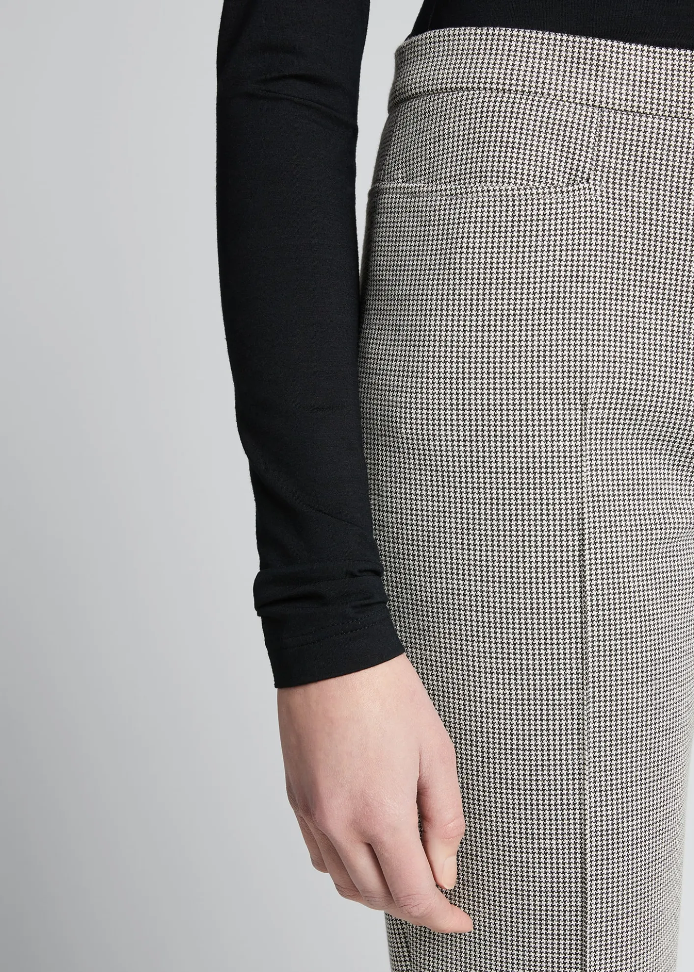 Akris puntoFranca Micro Houndstooth Ankle Trousers