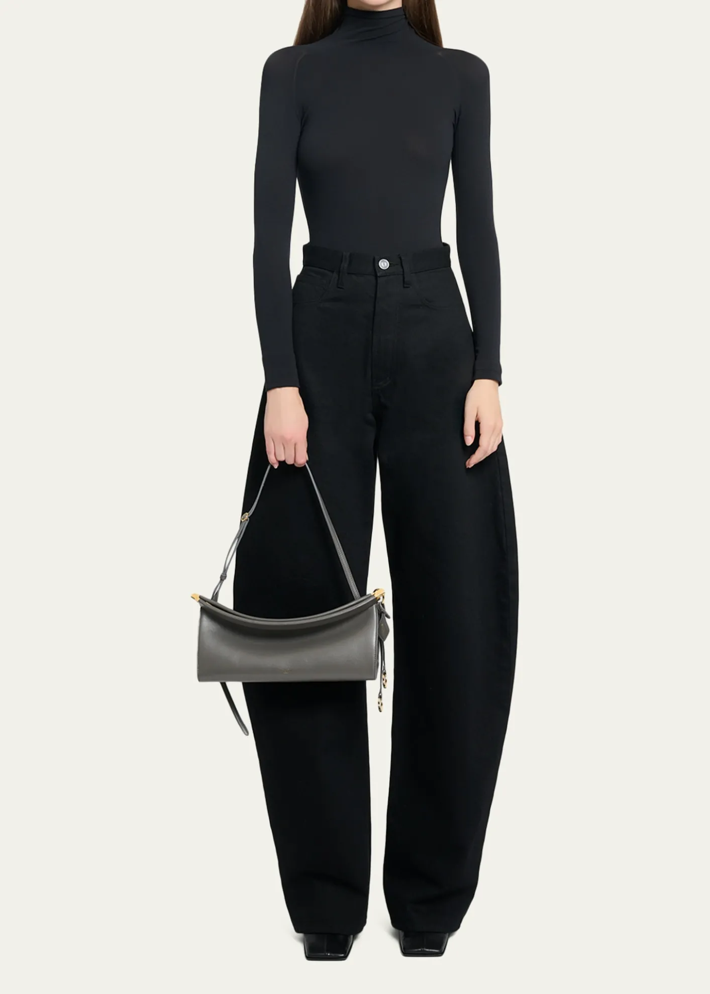 ALAIALe Click Medium Shoulder Bag in Glossy Leather