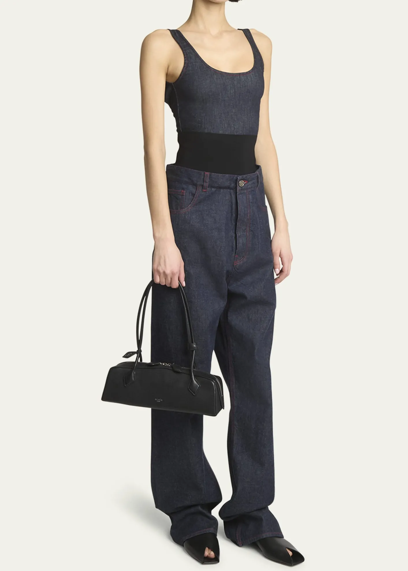 ALAIALe Teckel Medium Shoulder Bag in Goatskin