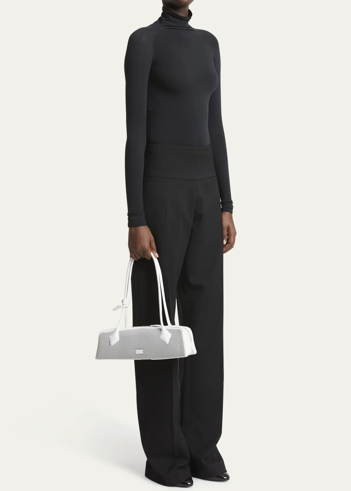 ALAIALe Teckel Medium Shoulder Bag in Fishnet Leather