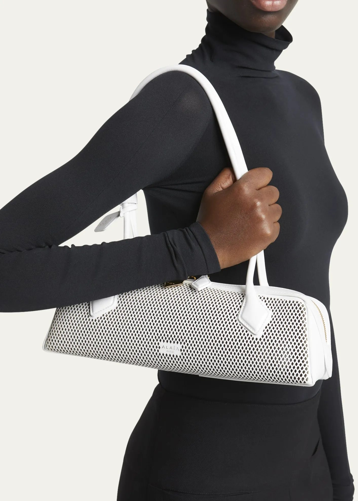 ALAIALe Teckel Medium Shoulder Bag in Fishnet Leather