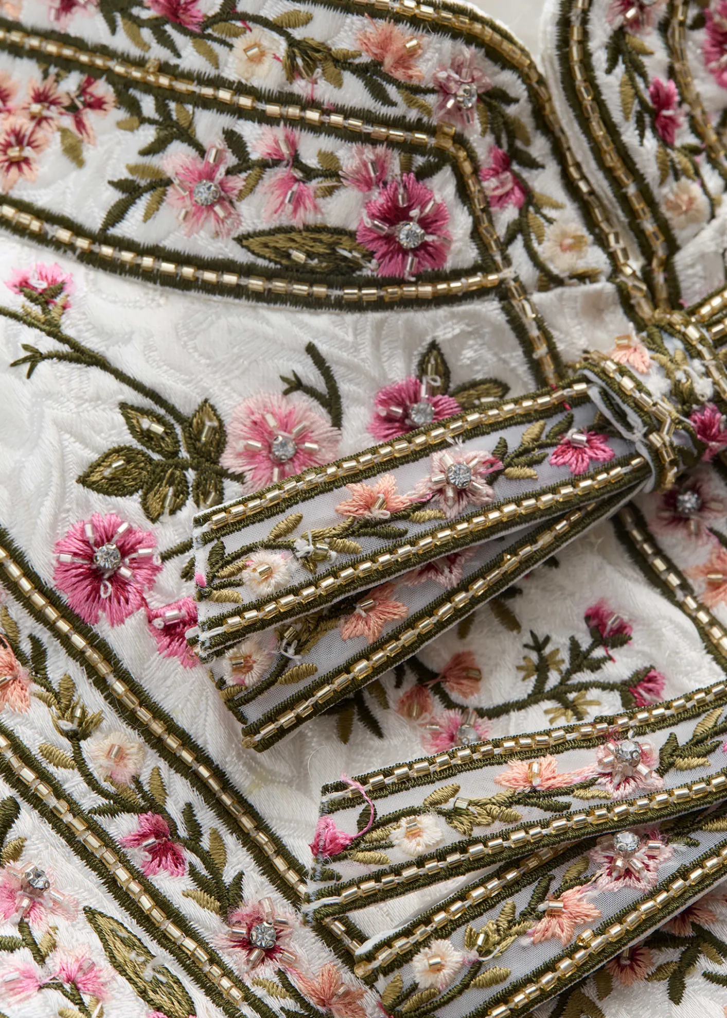ALICE + OLIVIAIlaria Embroidered Cropped Jacket