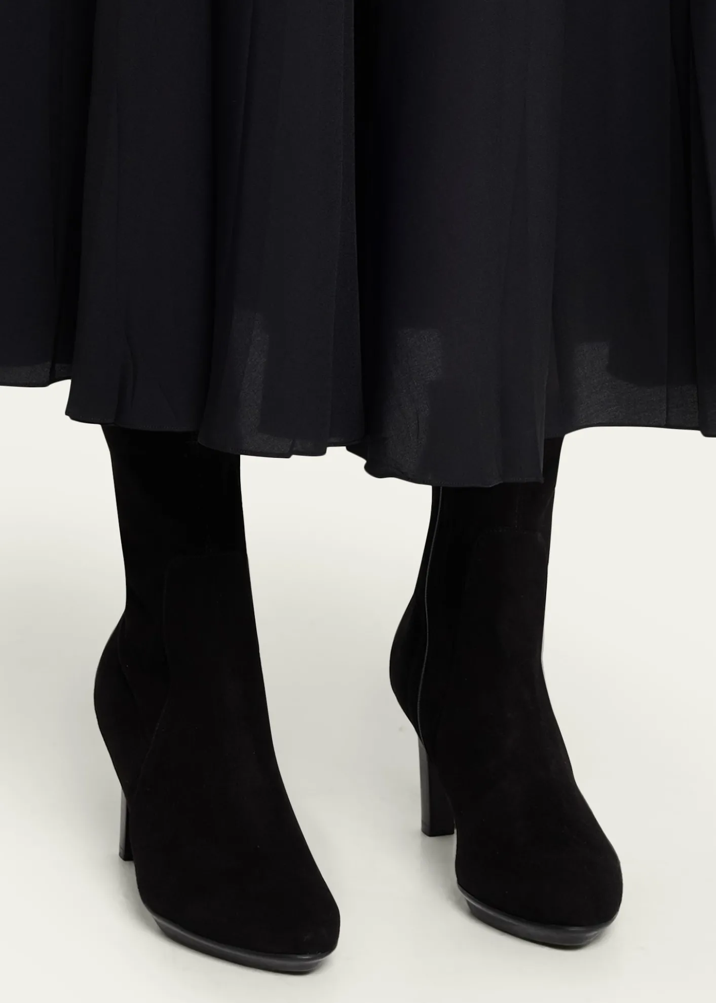 Aquatalia90mm Rhumba Suede Booties