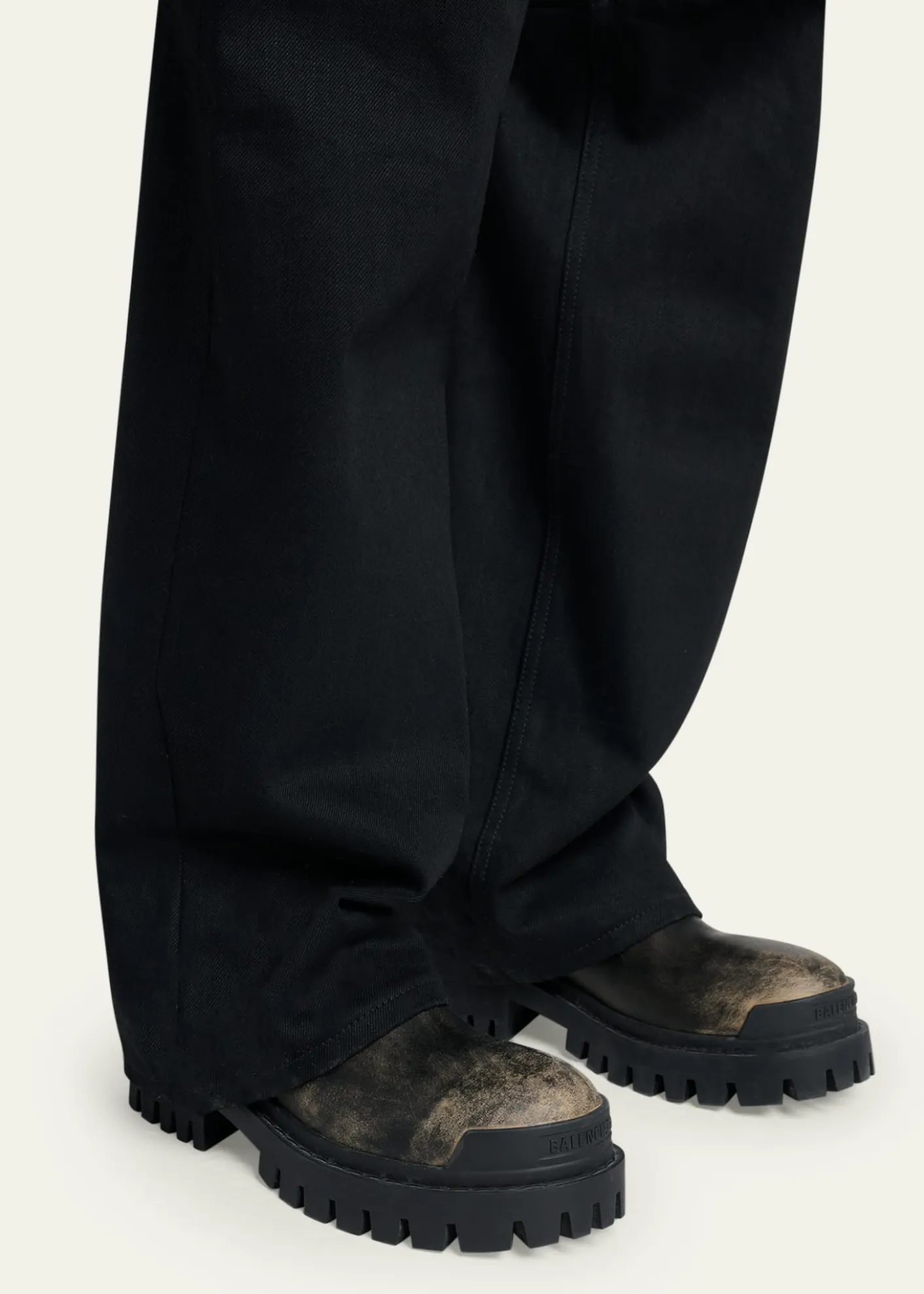 BalenciagaMen's Strike Worn-Out Leather Chelsea Boots