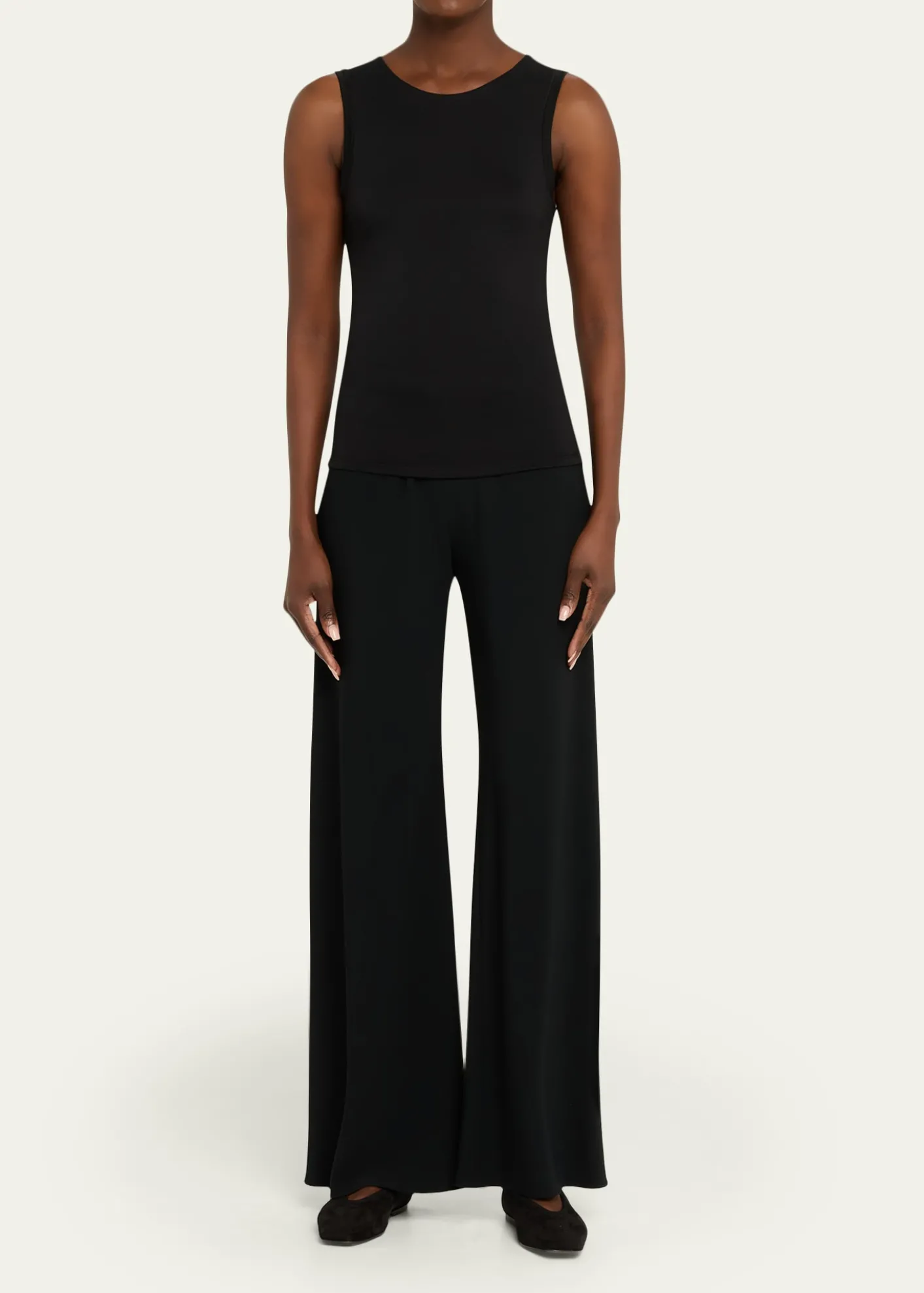 EterneSleeveless Crewneck Top