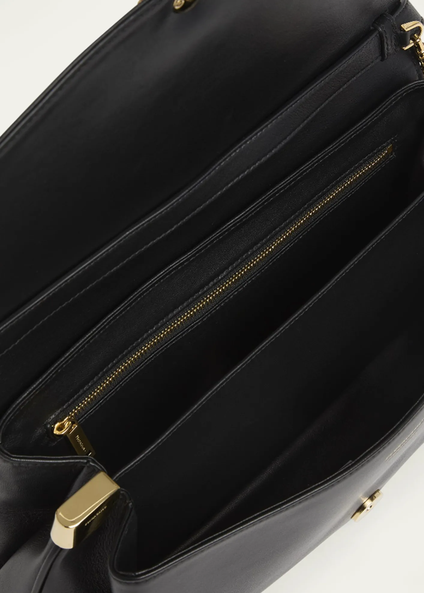 FerragamoF-Show Medium Flap Shoulder Bag