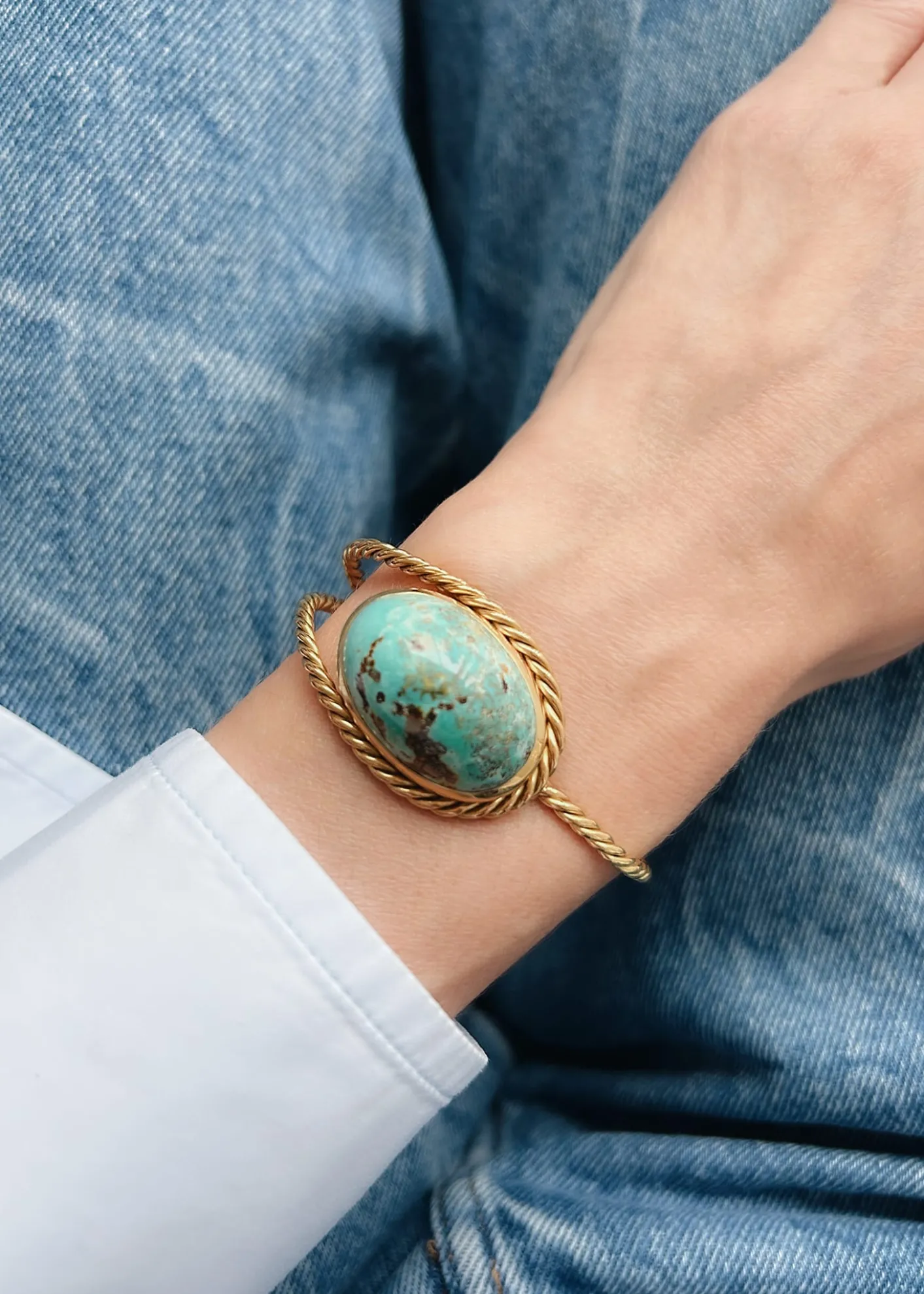 Haute VictoirePersian Dome Turquoise Cabochon Hand-Twisted Gold Cuff Bracelet