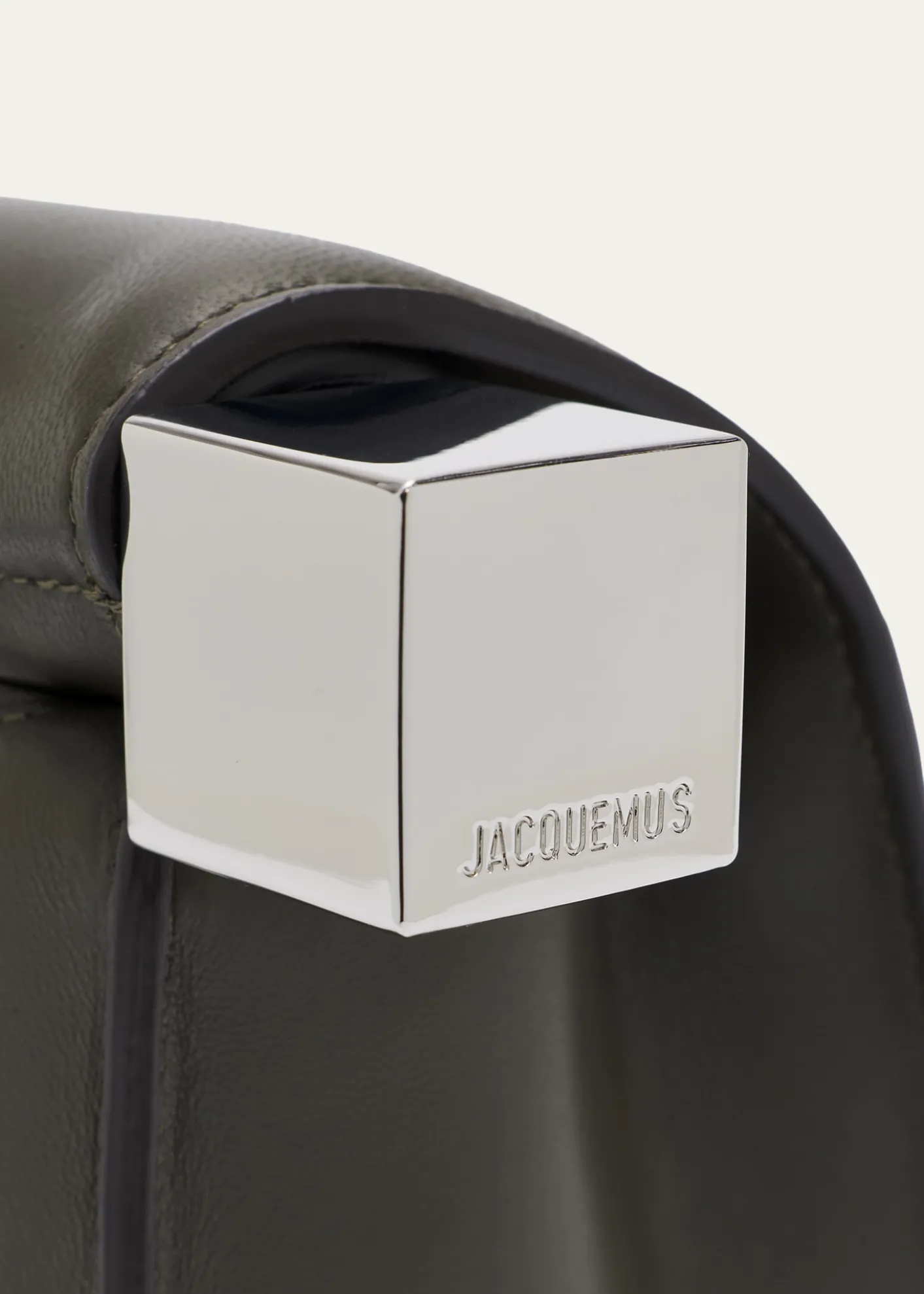JacquemusRonde Carré Leather Clutch