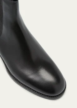 Manolo BlahnikChelsa Leather Chelsea Ankle Booties
