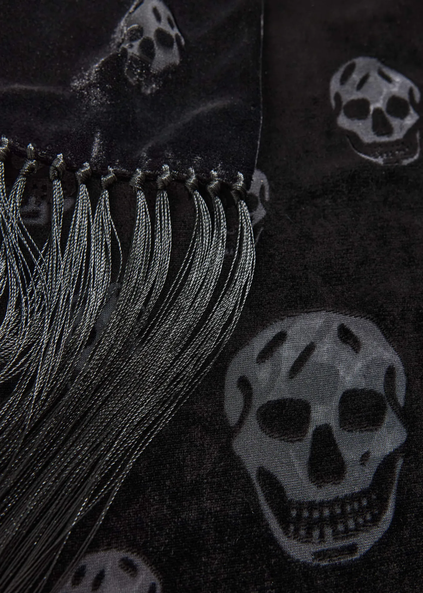 McQueenClassic Skull Velvet Fringe Scarf