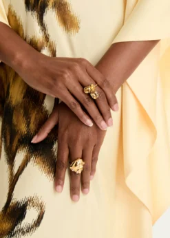 Oscar de la RentaPear Rhinestone Cluster Ring