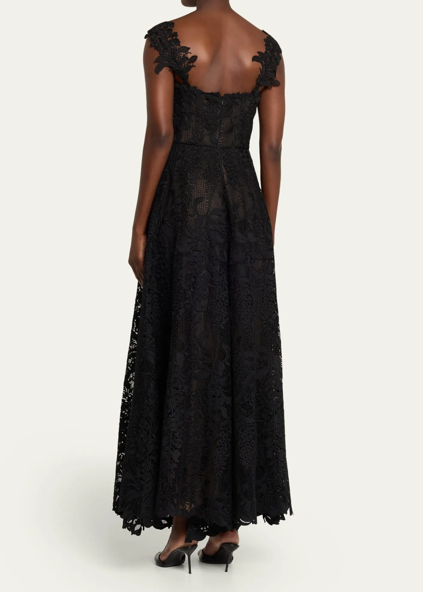 Oscar de la RentaSleeveless Foxglove Lace Sweetheart-Neck Gown