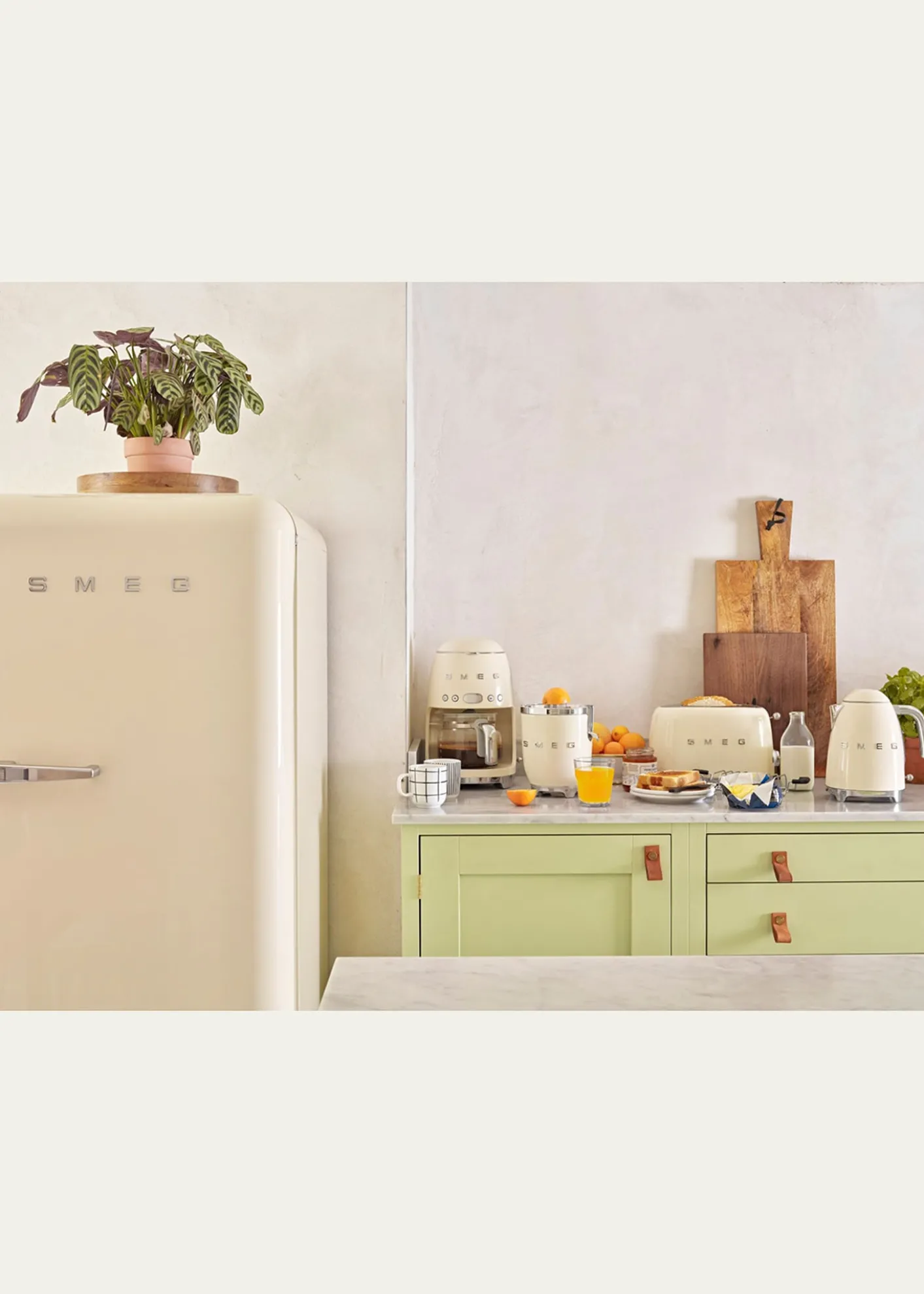 SmegRetro-Style Electric Citrus Juicer