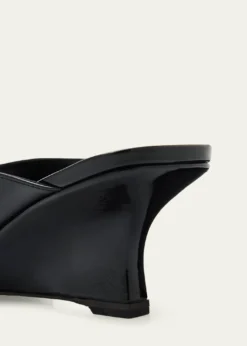 Stuart Weitzman50mm Vinnie Patent Leather Thong Sandals