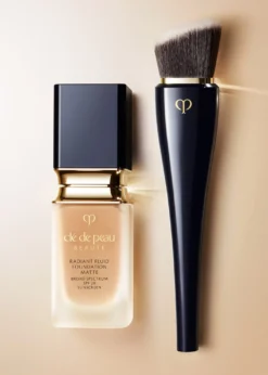 THIS ITEM IS NOT AVAILABLE.Cle de Peau BeauteHigh Coverage Foundation Brush