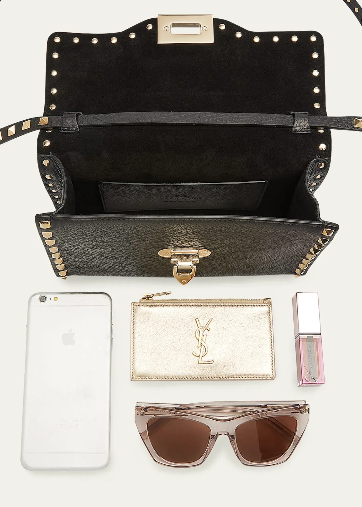 Valentino GaravaniRockstud Medium Shoulder Bag