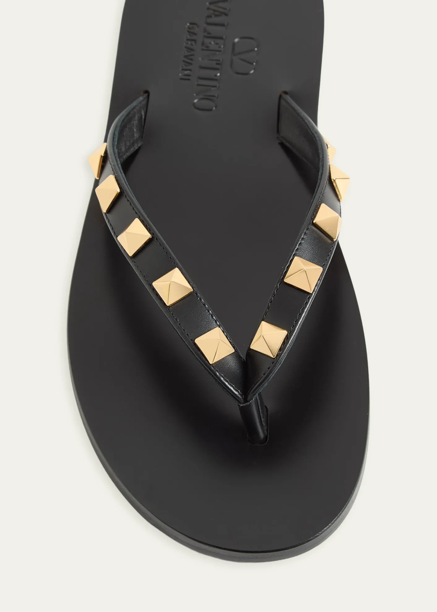 Valentino GaravaniRockstud Leather Flat Thong Sandals