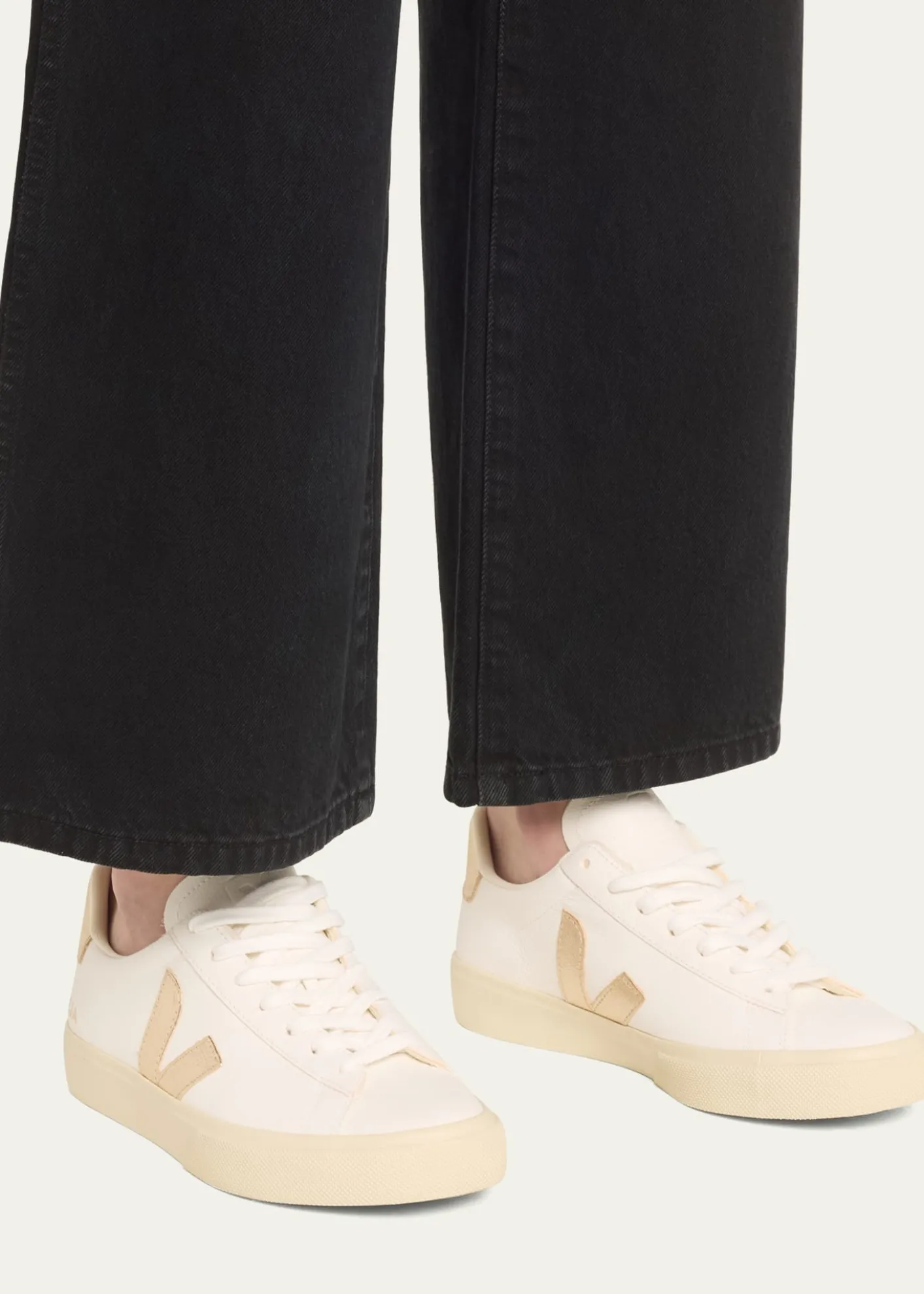 VEJACampo Bicolor Low-Top Sneakers