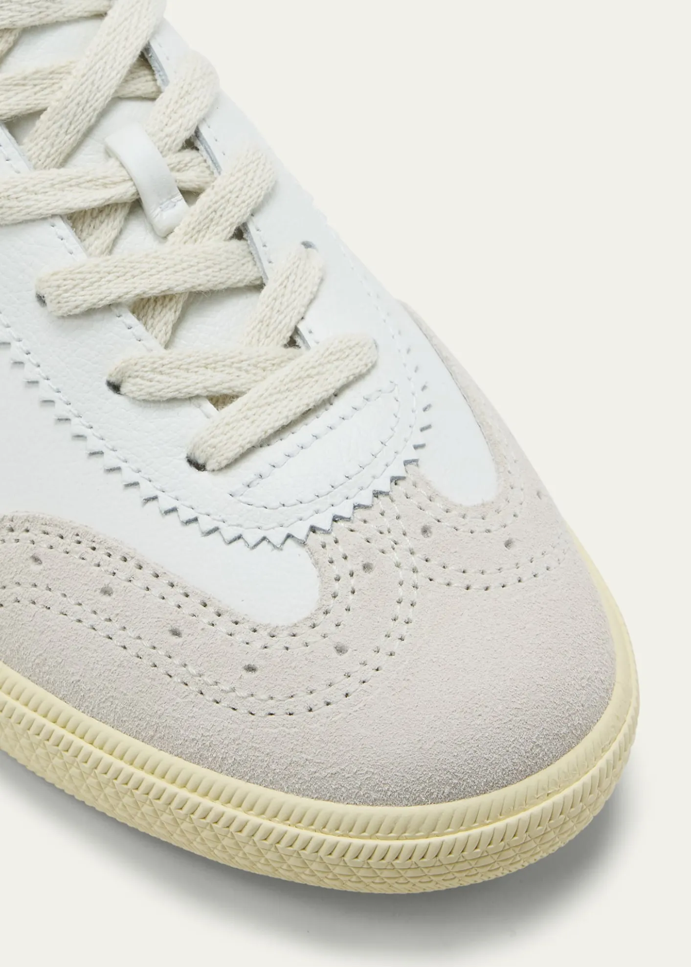 VEJAVolley Bicolor Low-Top Sneakers