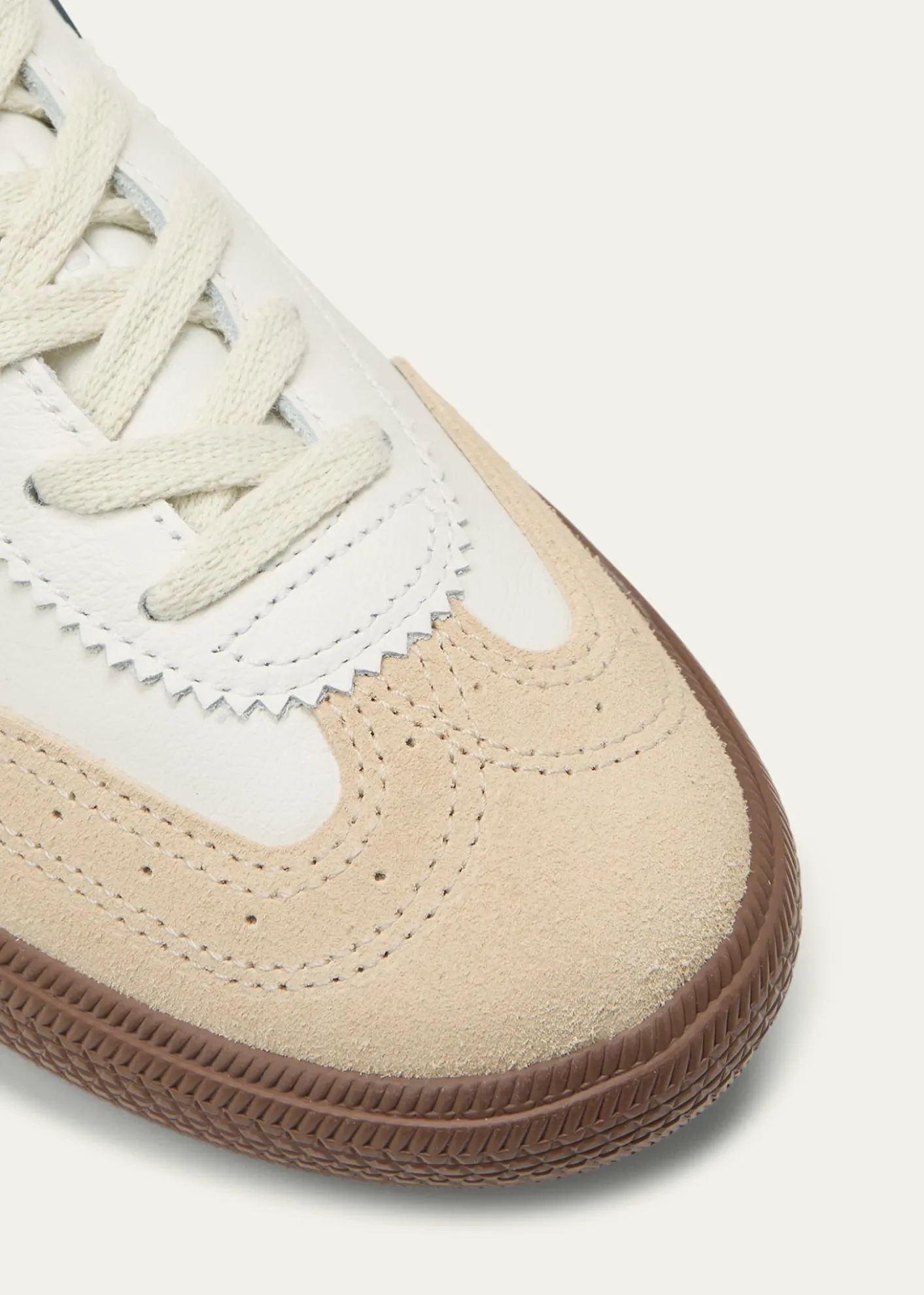 VEJAVolley Bicolor Low-Top Sneakers