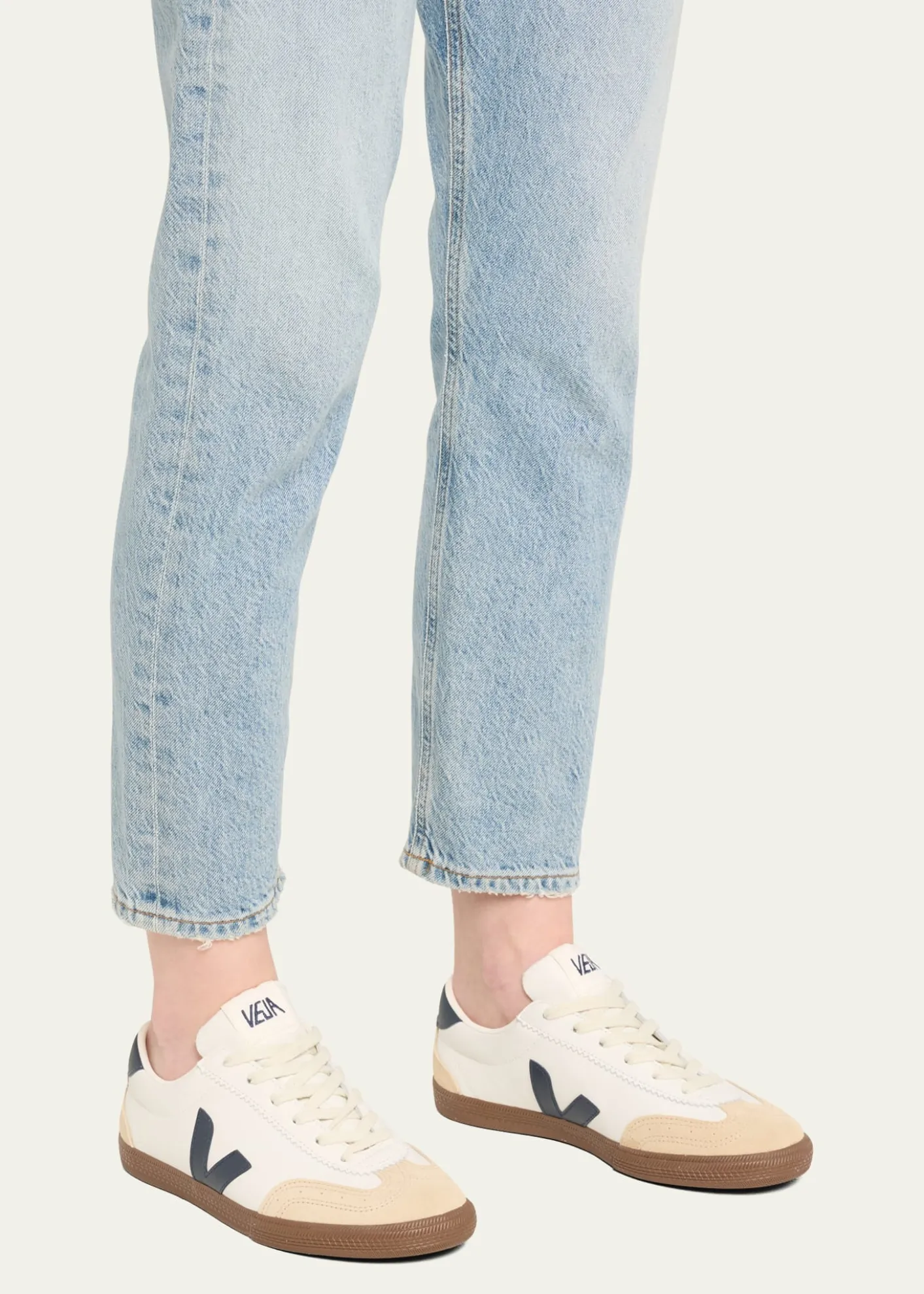 VEJAVolley Bicolor Low-Top Sneakers